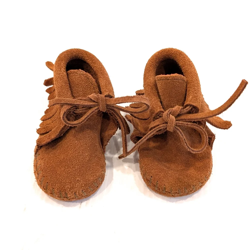 MINNETONKA Baby Brown Moccasins with Fringe and Suede Finish Size 1